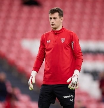 Julen Agirrezabala se incorpora al Valencia FC como portero