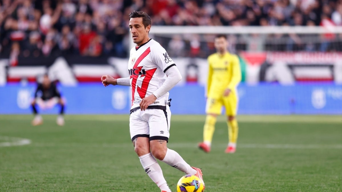 Óscar Trejo renueva contrato con el Rayo Vallecano hasta 2026