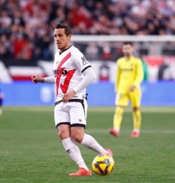 Óscar Trejo renueva contrato con el Rayo Vallecano hasta 2026