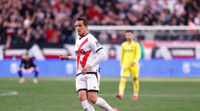 Óscar Trejo renueva contrato con el Rayo Vallecano hasta 2026