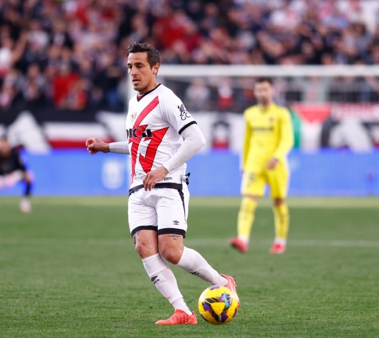 Óscar Trejo renueva contrato con el Rayo Vallecano hasta 2026