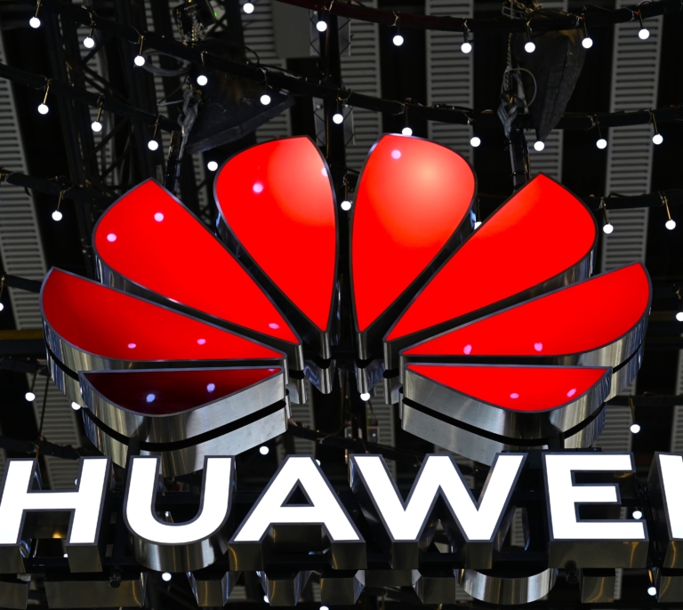 Por qué Trump puede arruinar el verano a Sánchez: las represalias del contrato con Huawei