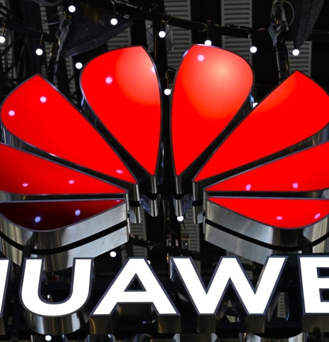Por qué Trump puede arruinar el verano a Sánchez: las represalias del contrato con Huawei