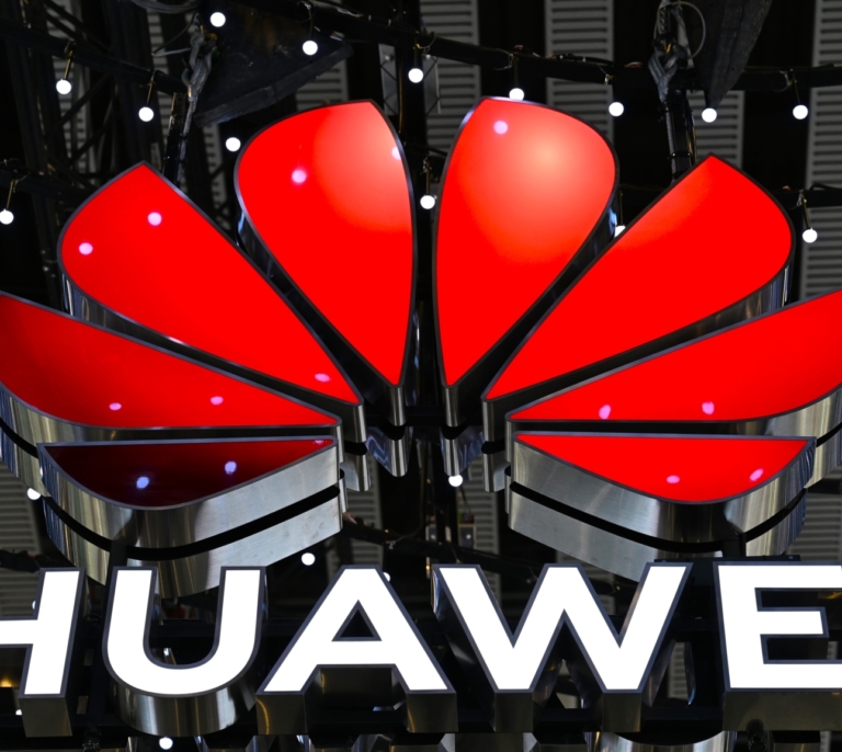 Por qué Trump puede arruinar el verano a Sánchez: las represalias del contrato con Huawei