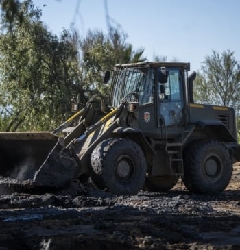 Descubren muerto a un hombre en su tractor tras caer por un [...]