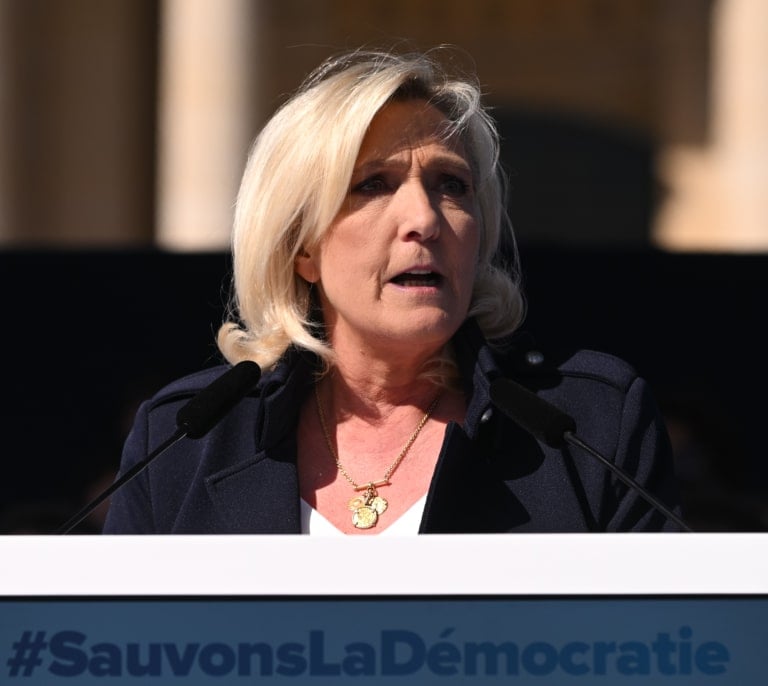 La policía registra la sede del partido de Marine Le Pen por supuesta financiación ilegal
