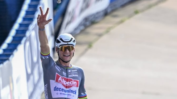 Mathieu van der Poel gana al sprint la segunda etapa en Boulogne-sur-Mer del Tour de Francia