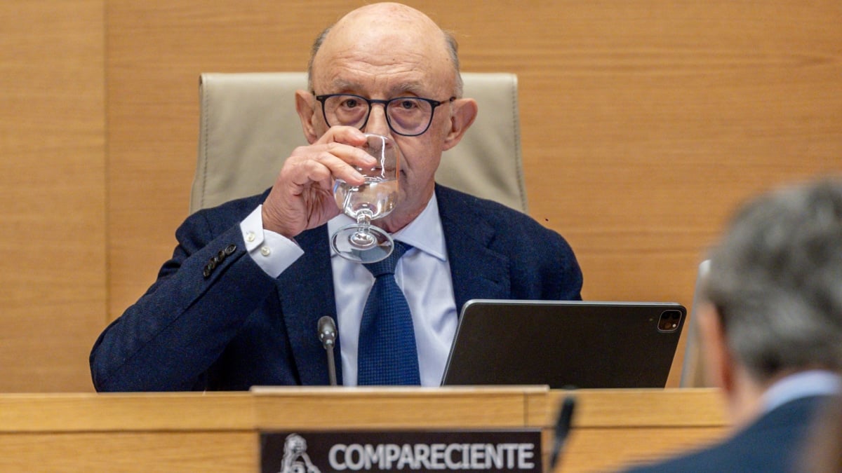 El exministro de Hacienda y Función Pública Cristóbal Montoro ante la comisión de Investigación sobre la denominada ‘Operación Cataluña’ en abril.
