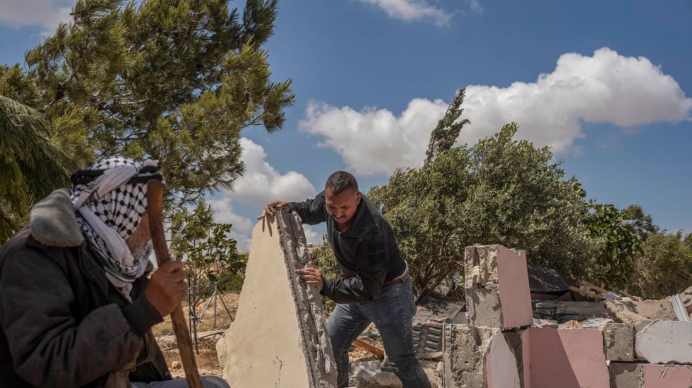 Colono israelí asesina a un activista palestino que participó en el documental galardonado con el Óscar 'No Other Land'