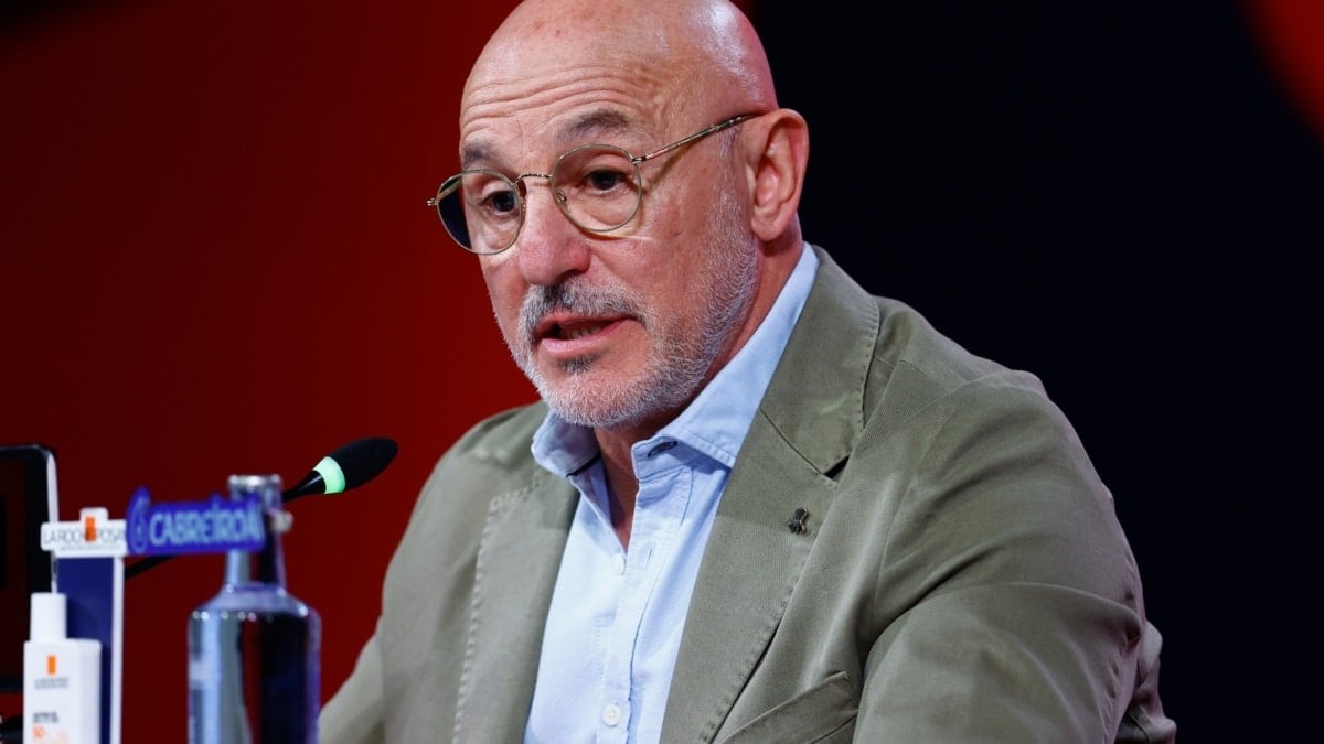 De la Fuente, sobre Gonzalo García, frena la precipitación: "Lo más importante es no caer en un calentón por un rendimiento inmediato"