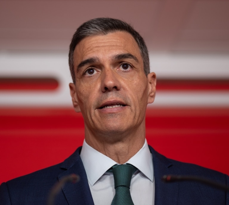 La Policía detiene a dos personas por difundir datos de Sánchez y varios ministros