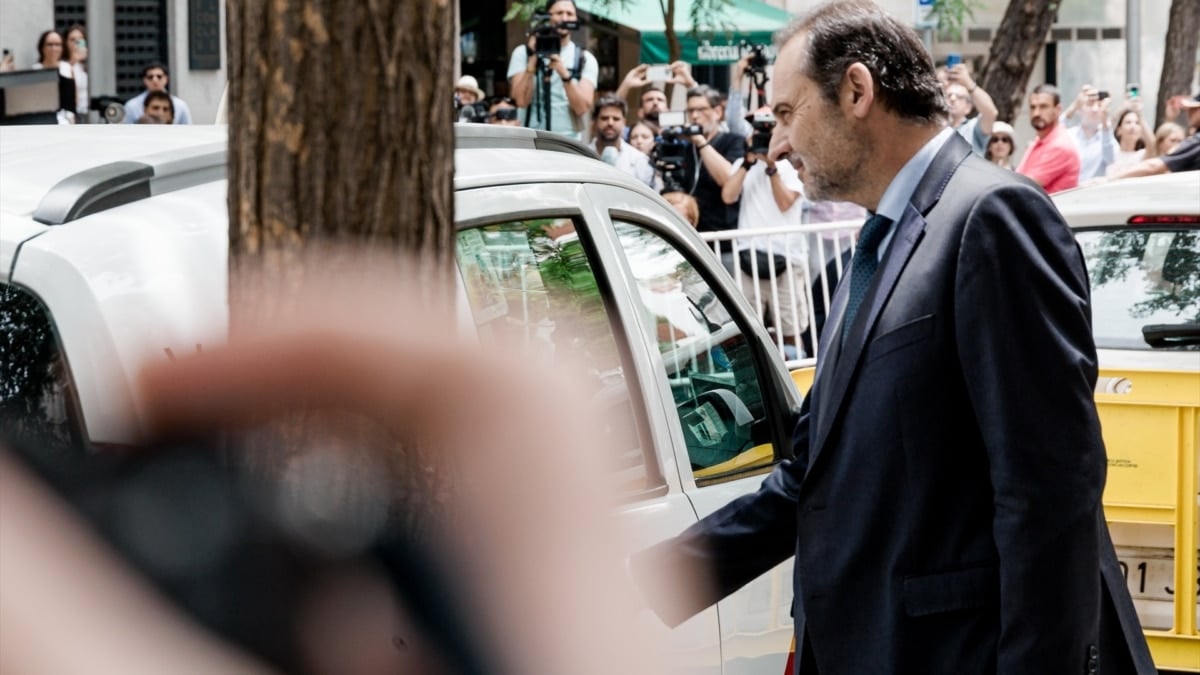 El juez pide al PSOE que informe sobre las donaciones que Ábalos realizó en 10 años