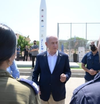 Netanyahu visita por primera vez uno de los kibutz más afectados 636 [...]