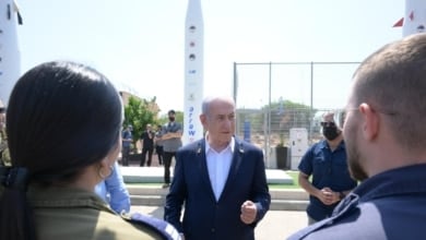 636 días después: Netanyahu visita por primera vez uno de los kibutz más afectados por el ataque de Hamás entre protestas