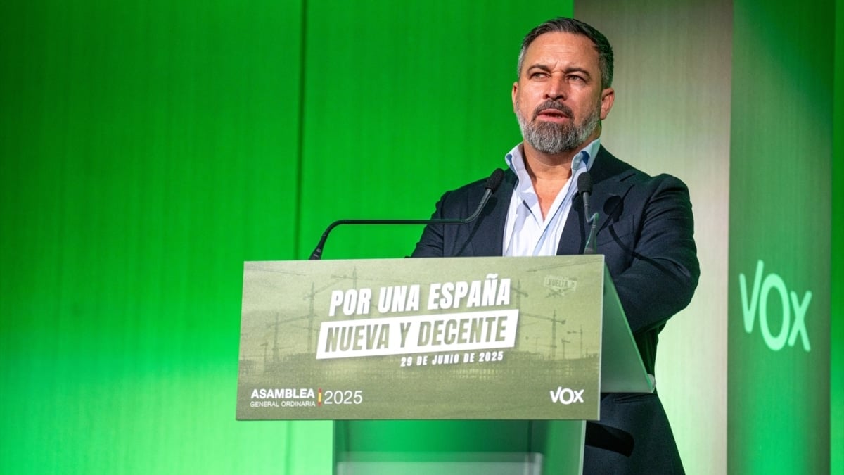 Abascal dice que es mentira que quiera deportar a ocho millones de inmigrantes: "No sabemos cuántos son"