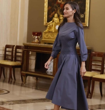 La Reina Letizia retoma su agenda oficial en Madrid luciendo un vestido [...]