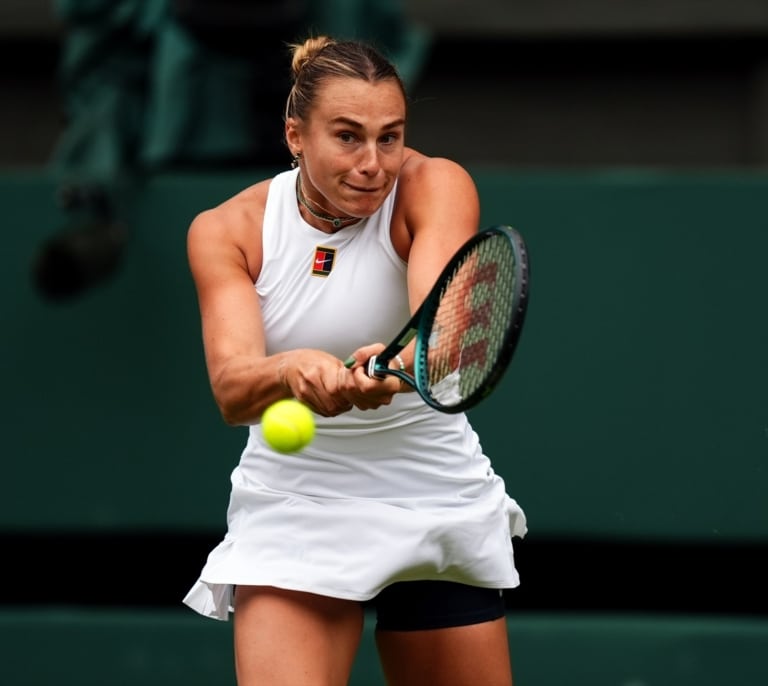 Sabalenka vence a Bouzková 7-6(4), 6-4 y avanza a tercera ronda en Wimbledon