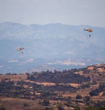 Bombers prevén controlar en 2 horas el incendio de Torrefeta i Florejacs [...]