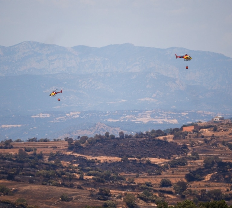 Bombers prevén controlar en 2 horas el incendio de Torrefeta i Florejacs (Lleida)