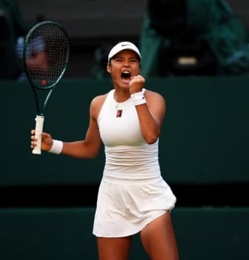 Emma Raducanu avanza con autoridad tras vencer a Marketa Vondrousova en Wimbledon