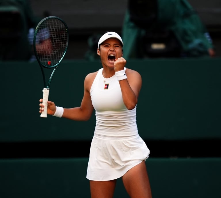 Emma Raducanu avanza con autoridad tras vencer a Marketa Vondrousova en Wimbledon