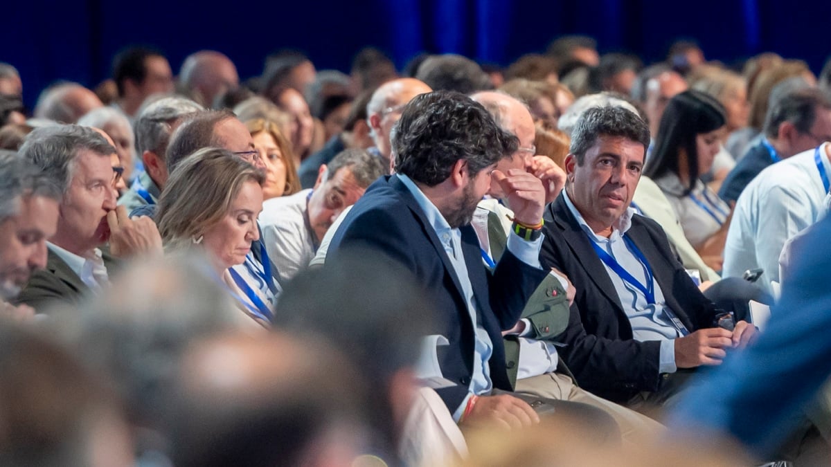 Feijóo retrasa de nuevo la salida de Mazón mientras la irrupción de Camps toma impulso