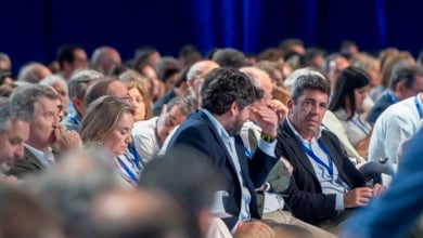 Feijóo retrasa de nuevo la salida de Mazón mientras la irrupción de Camps toma impulso