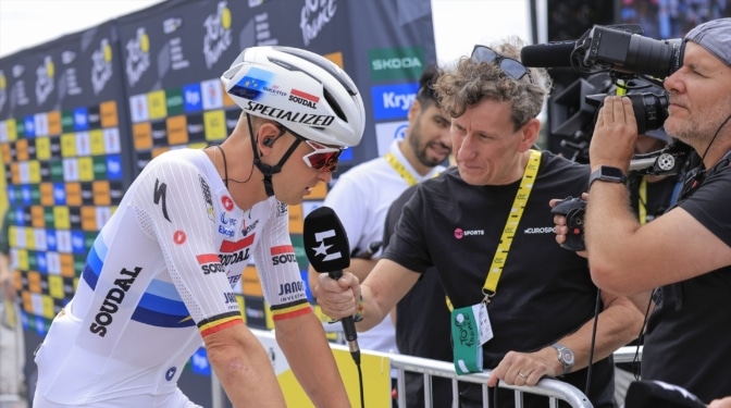 Tim Merlier gana un accidentado esprint en el adiós de Jasper Philipsen al Tour 2025