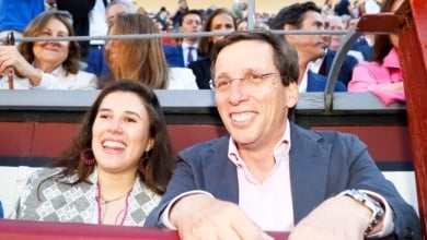 Teresa Urquijo y José Luis Martínez-Almeida ya están en casa tras el nacimiento de Lucas