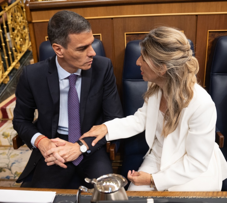 Sánchez alarga hasta el martes la negociación con Sumar para los nuevos permisos de familia