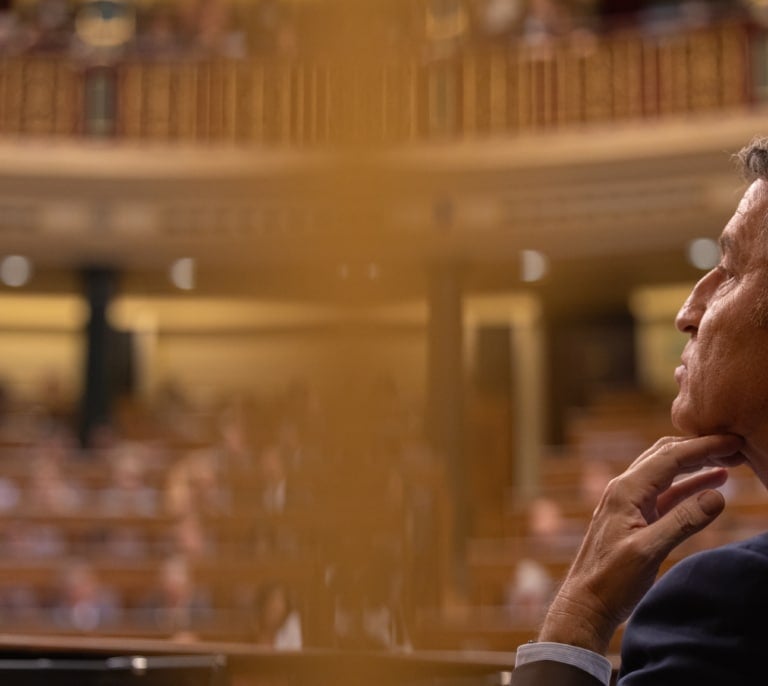 Feijóo, a por los diez millones de votos a lomos de los puteros y los prostíbulos del suegro de Sánchez