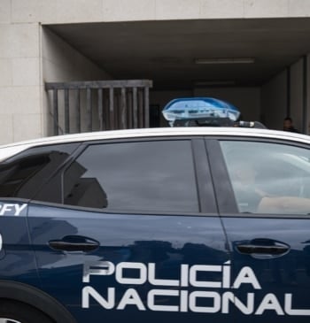 Detenidos dos históricos atracadores mientras salían disfrazados de un banco con el [...]