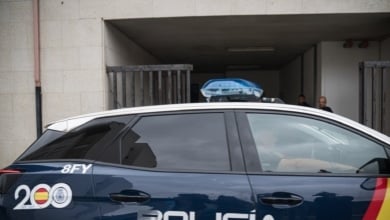 Detenidos dos históricos atracadores mientras salían disfrazados de un banco con el botín