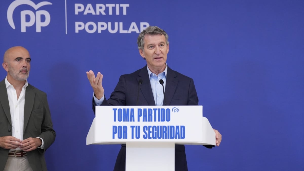 Feijóo se desmarca de Montoro y dice que se investigue "lo que haya que investigar"
