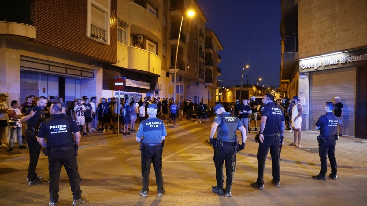 La Guardia Civil detiene a tres personas en Torre Pacheco a la espera de que lleguen más ultras