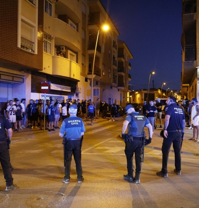 La Guardia Civil detiene a tres personas en Torre Pacheco a la espera de que lleguen más ultras