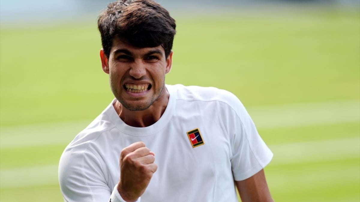 Carlos Alcaraz celebrando una victoria en Wimbledon