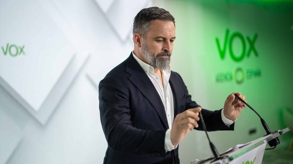 El presidente de Vox, Santiago Abascal, en una rueda de prensa este lunes desde la sede nacional del partido