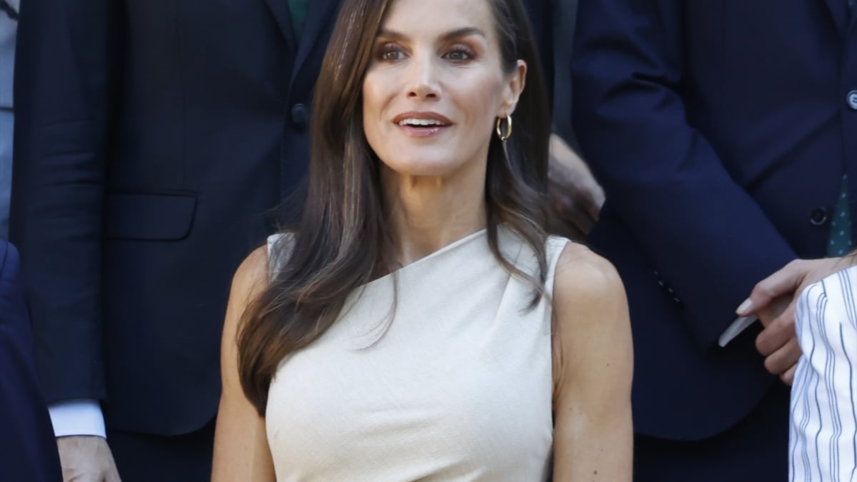 La reina Letizia recibe en audiencia a una representación del Medio “Artículo 14”