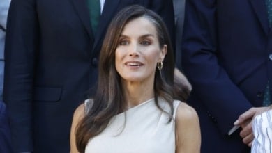La Reina Letizia deslumbra con un vestido ceñido en el Palacio de La Zarzuela