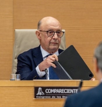 Hacienda detecta que Montoro movió 78.000 euros con una cuenta de Luxemburgo [...]
