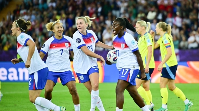 Inglaterra se mantiene con vida tras épica remontada y los penaltis