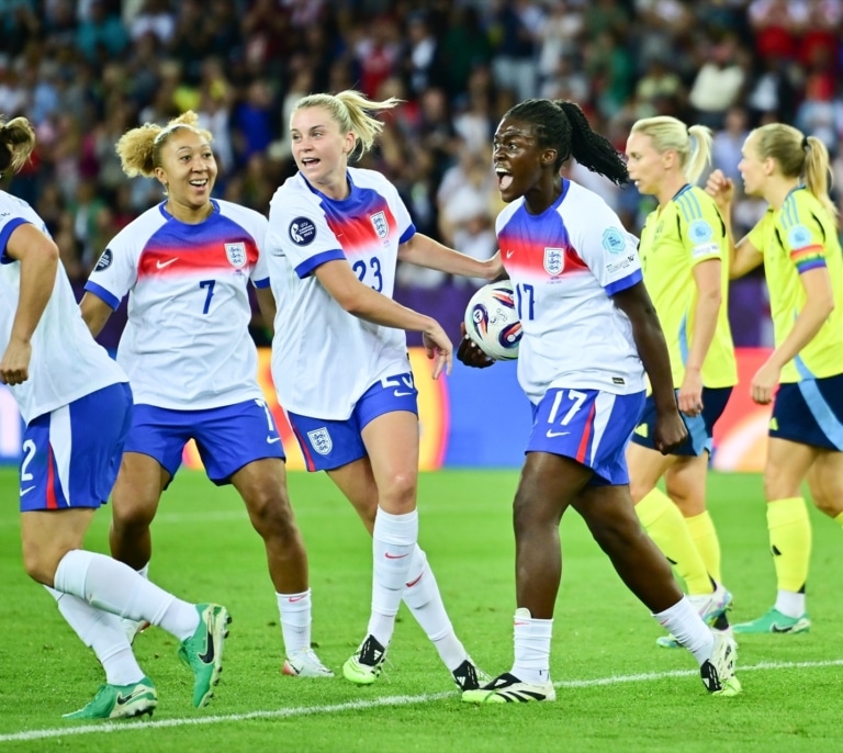 Inglaterra se mantiene con vida tras épica remontada y los penaltis