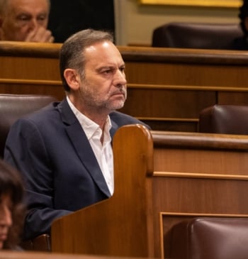 Ábalos se querella contra el Ministerio de Transportes por la auditoría sobre [...]