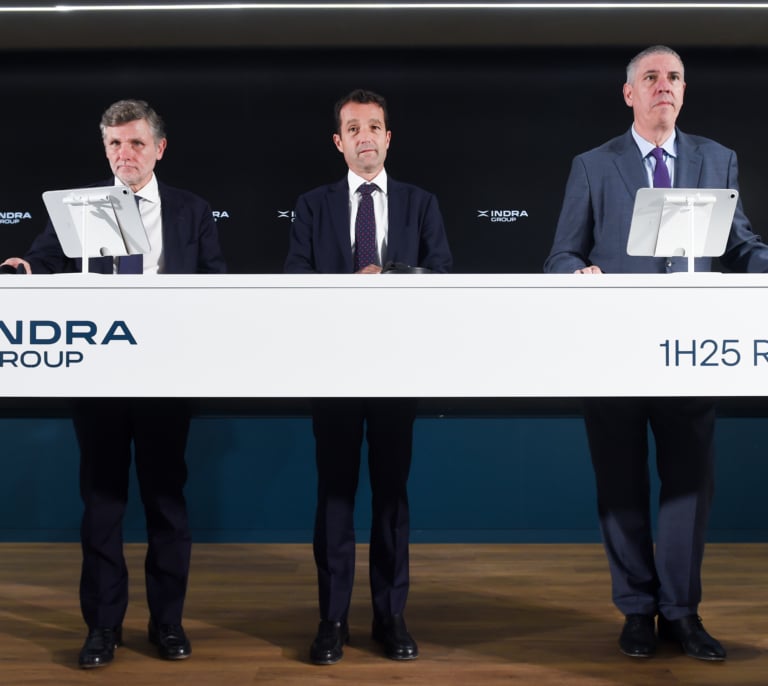 La maniobra de Indra con la empresa de los nuevos blindados del Ejército le hace ganar 77 millones extra