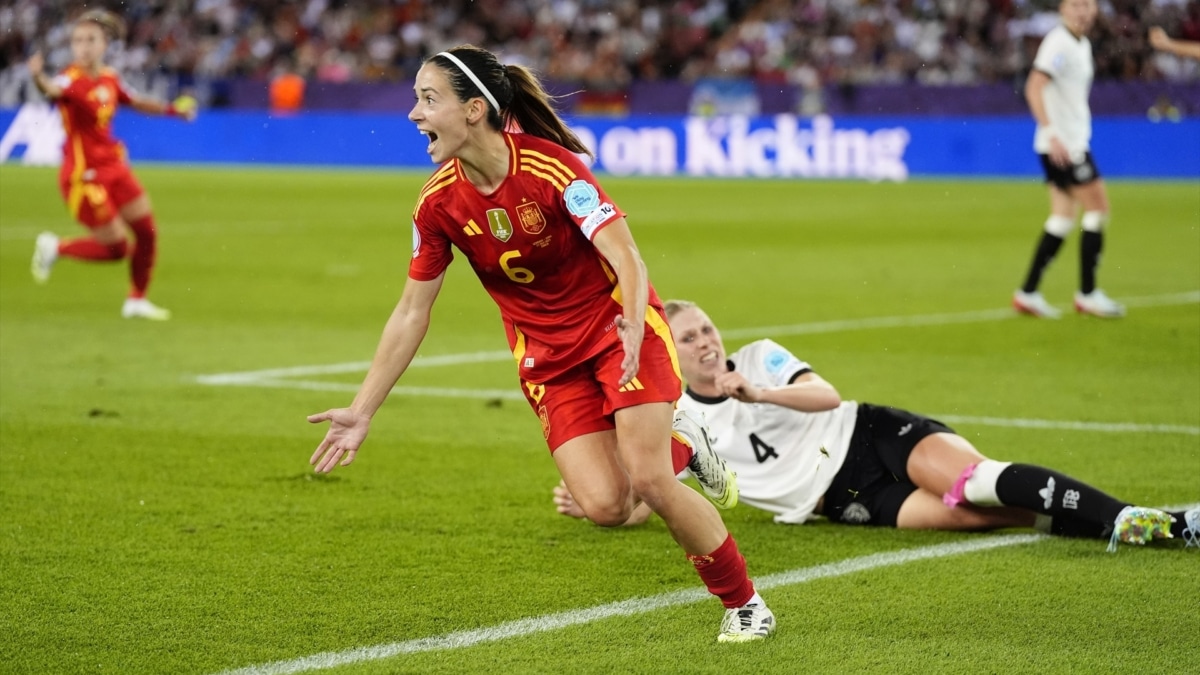 Aitana Bonmatí celebrando su gol y el de la victoria en semifinales frente a Alemania