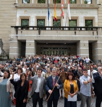 Casi de 200 alcaldes del PNV y Bildu se unen para denunciar [...]