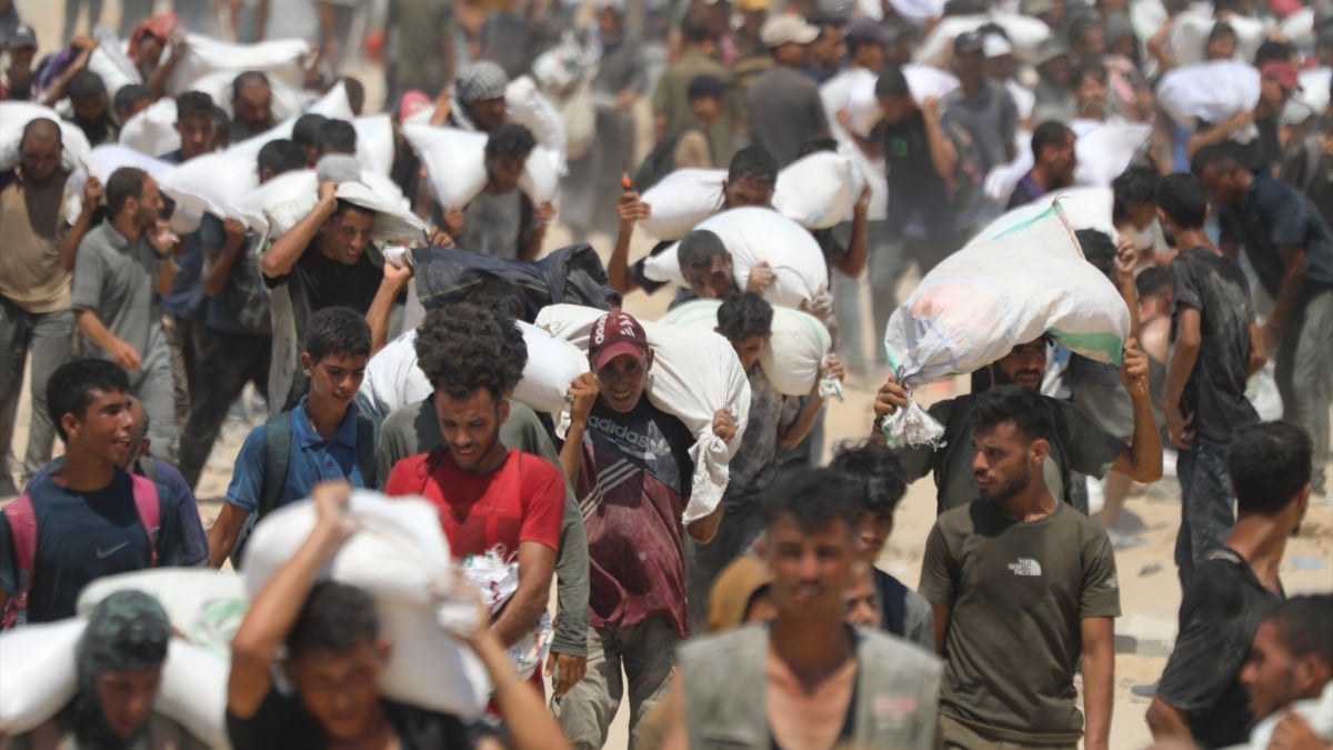 Primer día de ‘pausas humanitarias’ de Israel: solo 73 camiones de ayuda lograron entrar en Gaza