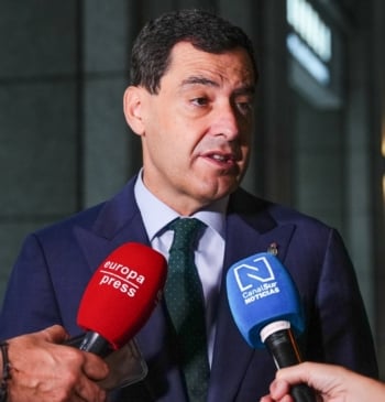 A Juanma Moreno le pilla el tsunami en Japón: "A los andaluces [...]