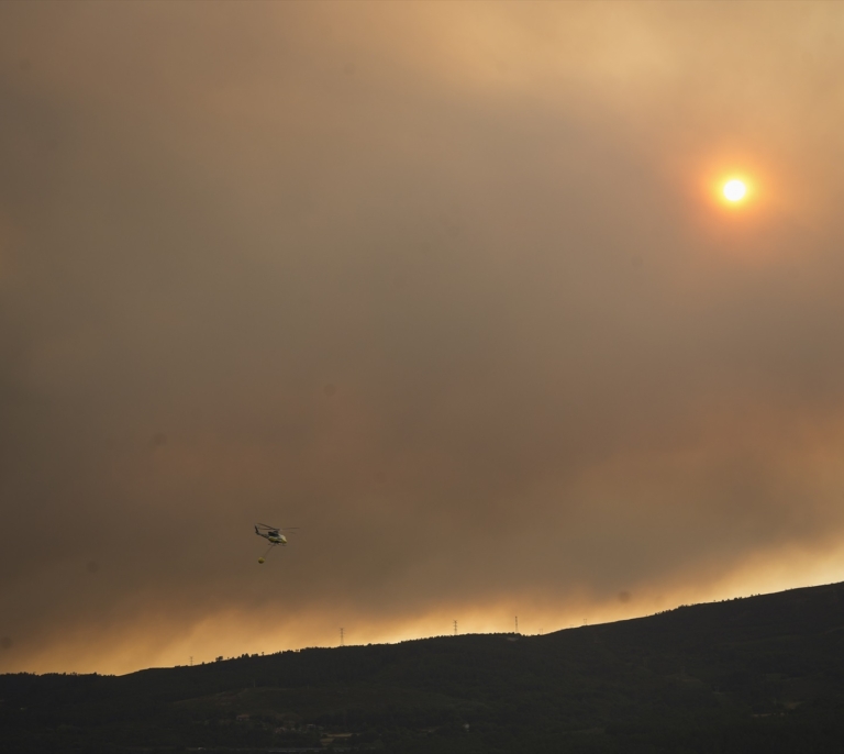 El incendio de A Cañiza (Pontevedra), con la UME desplegada, afecta ya a 200 hectáreas
